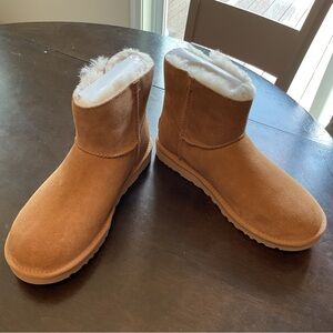 UGG MINI BAILEY LOGO STRAP